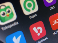Apps of Indonesia's six unicorns are displayed on a screen on Aug. 3, 2021. The six are ride-hailing company Gojek, e-wallet OVO, online travel agency Traveloka, logistics company J&T Express as well as e-commerce platforms Tokopedia and Bukalapak.(JP/Norman Harsono)

This article was published in thejakartapost.com with the title 