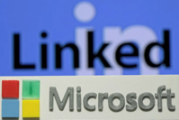 A 3D-printed logo of Microsoft is seen in front of a displayed LinkedIn logo in this illustration taken June 13, 2016.  Photo: Reuters / Dado Ruvic 